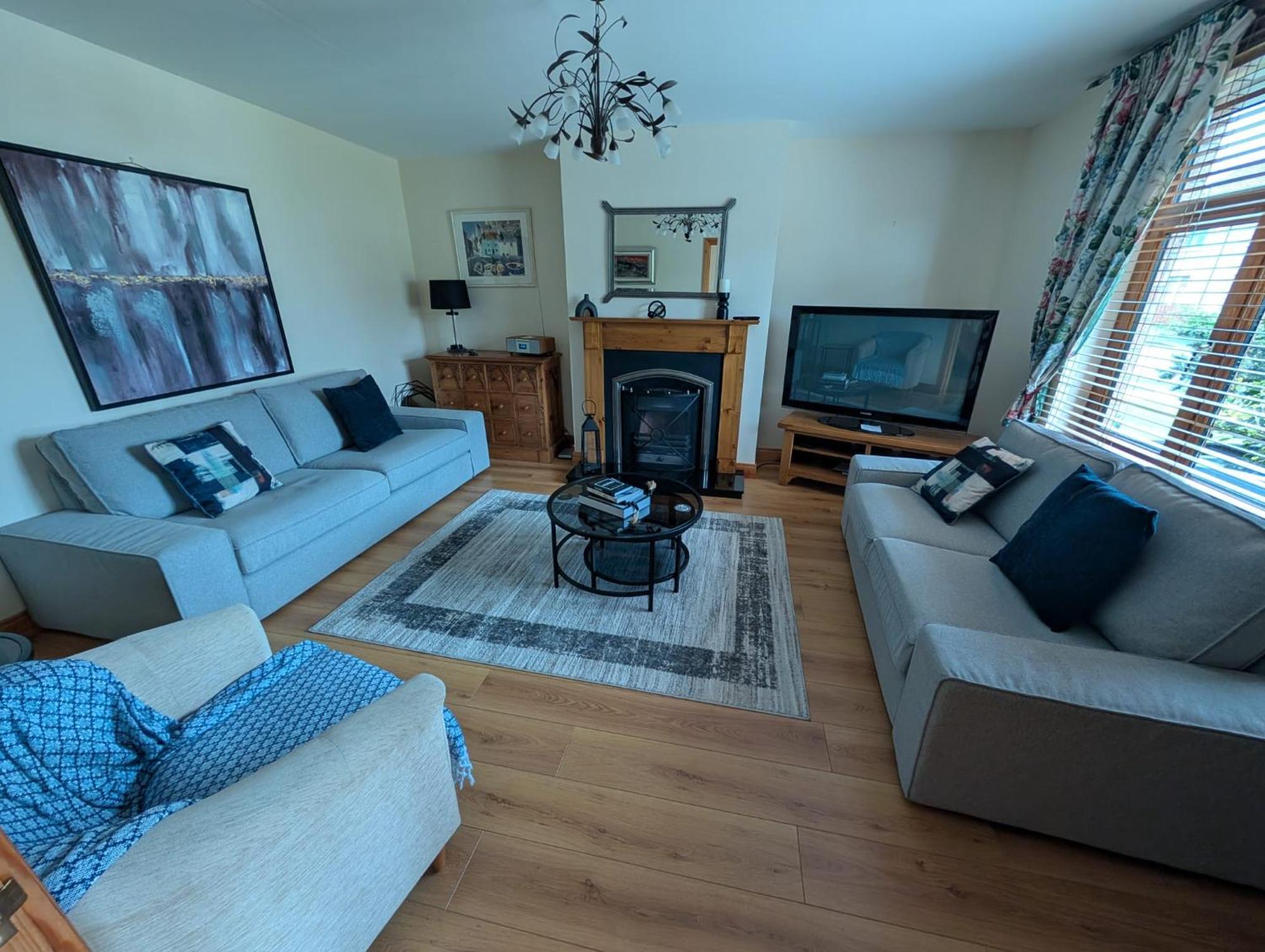 Holiday home Hollybush House